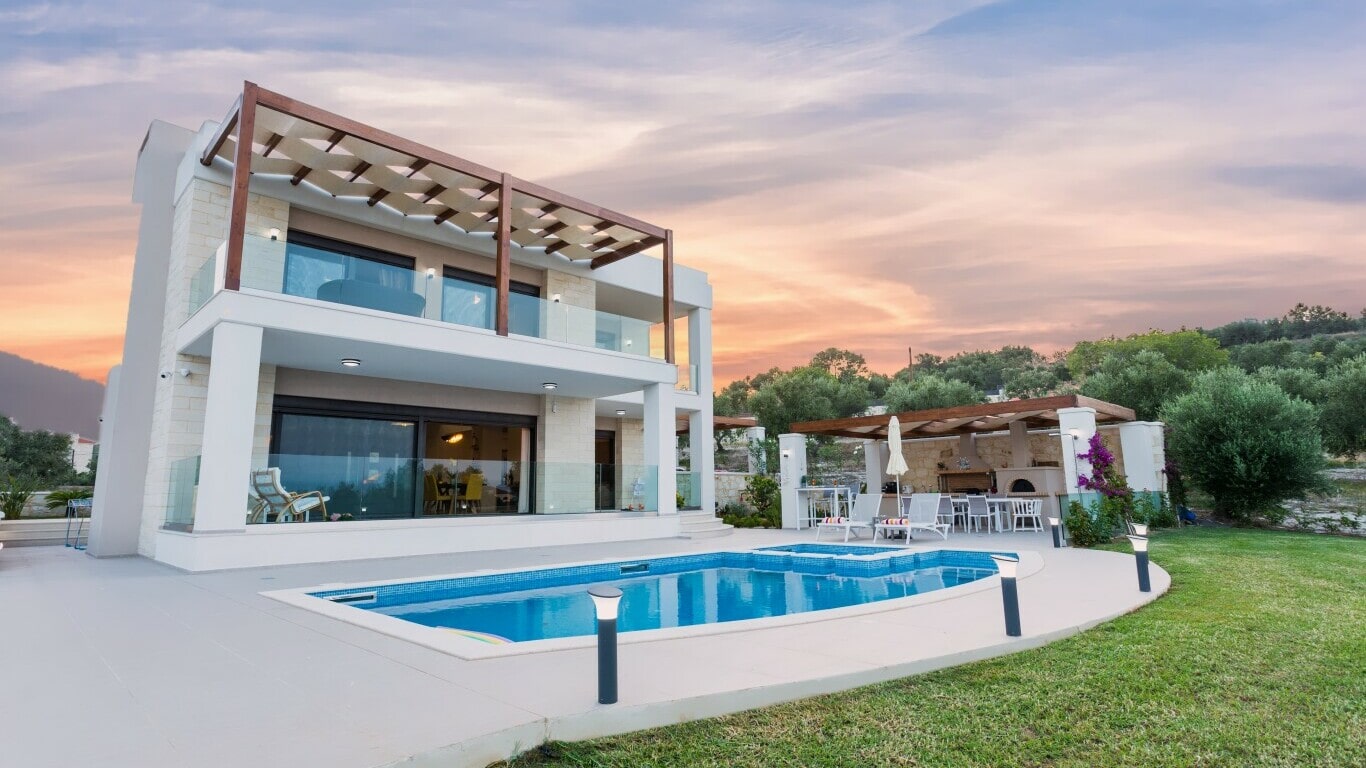 luxury villa with swimming pool in Chania