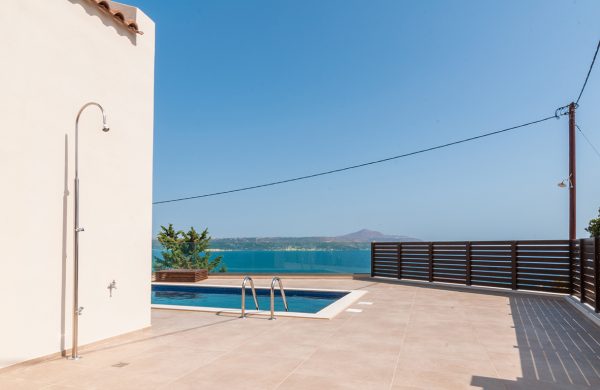swimming pool villa for sale in Crete