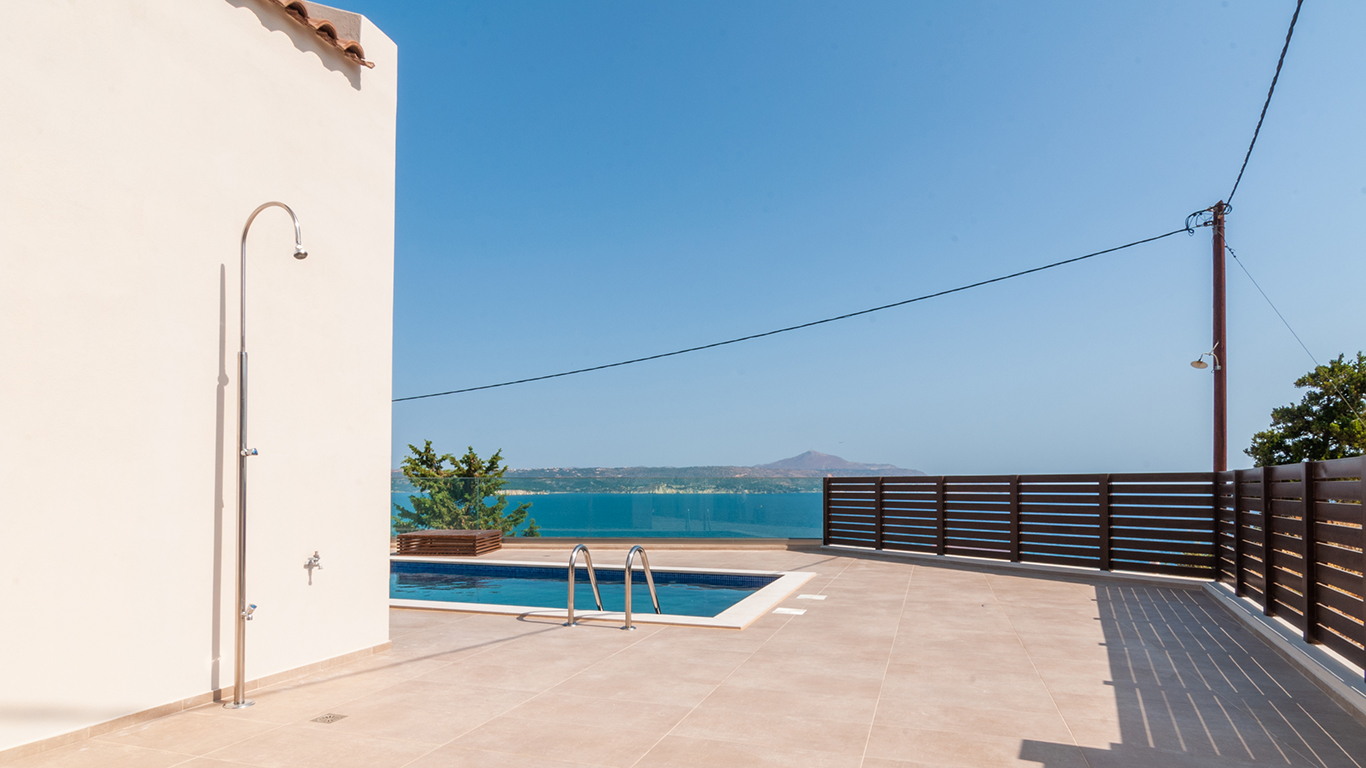 swimming pool villa for sale in Crete